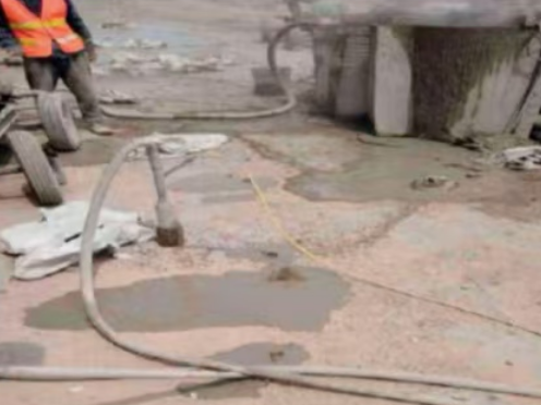 郏县水泥混凝土路面板底注浆技术 路面脱空注浆整治方案