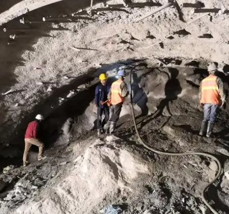 郏县拱顶带模注浆料的施工流程及注意事项